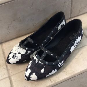 Avon Cushion Walk flats Size 8